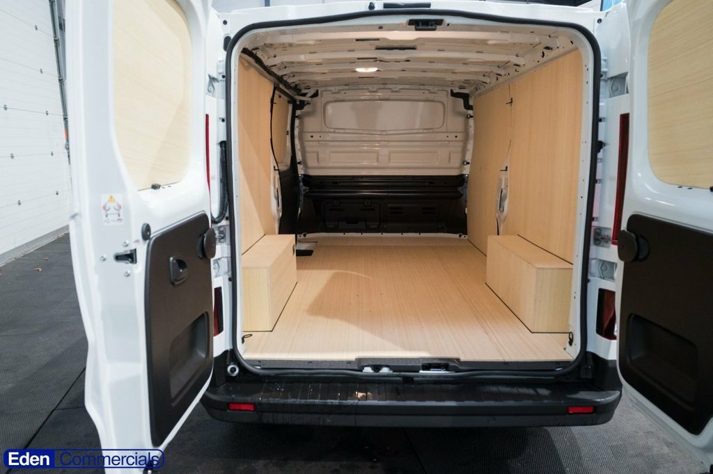 Renault Trafic 2L Advance YF75OKB White #2