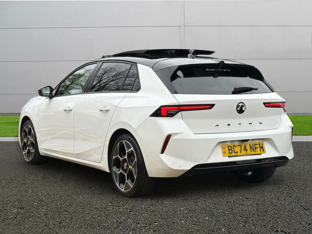 Vauxhall Astra Hatchback BC74NFH White #5