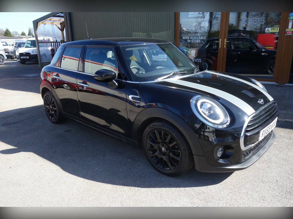 Mini Hatch 1.5 Cooper Classic Hatchback Steptronic Black