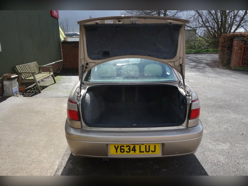 Vauxhall Omega 2.2I 16V Gls Saloon 243 Gkm Gold #5