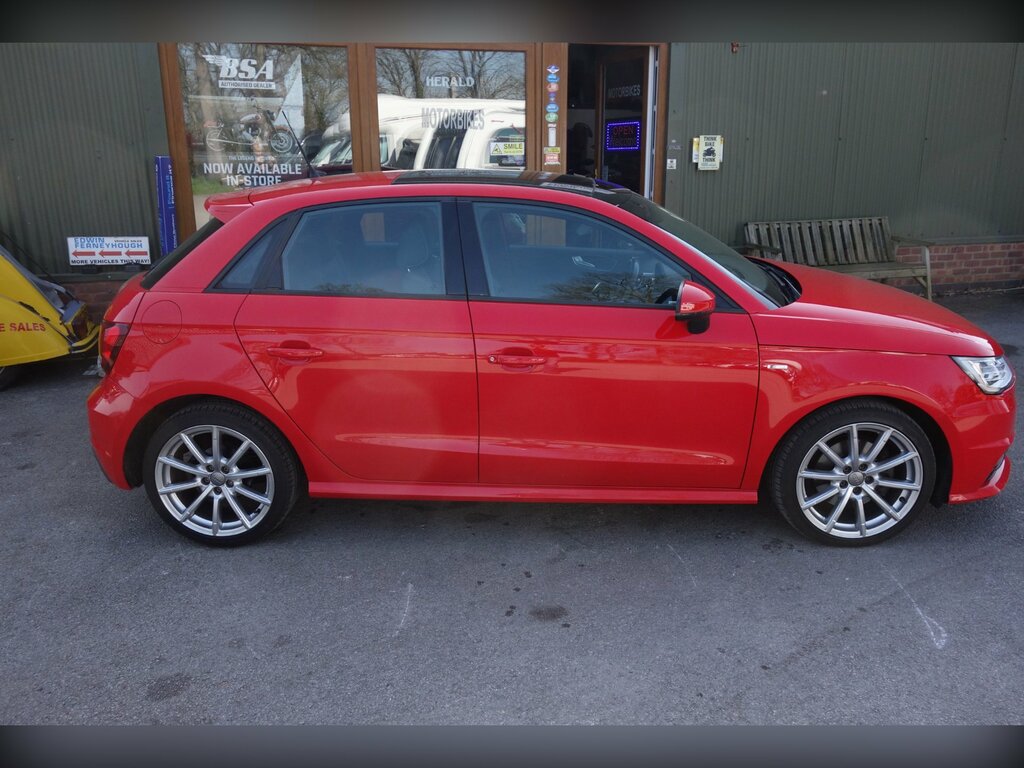 Audi A1 1.4 Tfsi Cod S Line Sportback Eu HJ16XRT Red #2