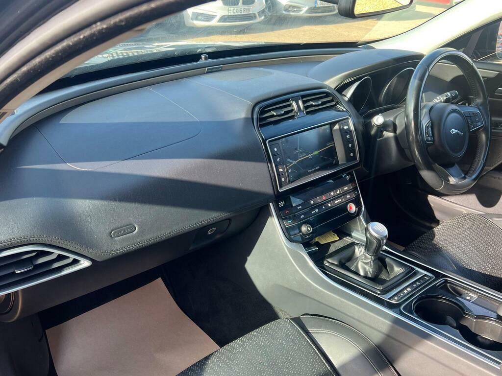 Jaguar XE 2.0D Portfolio Euro 6 S S Black #2