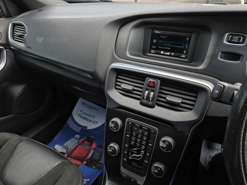 Volvo V40 R-design T2 AJ66TTV Black #6