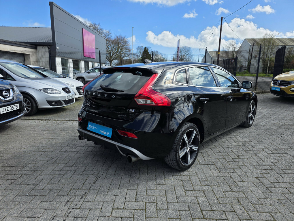 Volvo V40 R-design T2 AJ66TTV Black #2