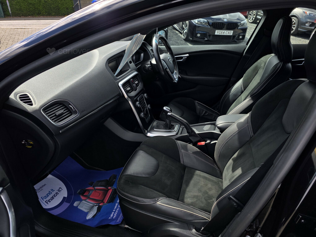 Volvo V40 R-design T2 AJ66TTV Black #4