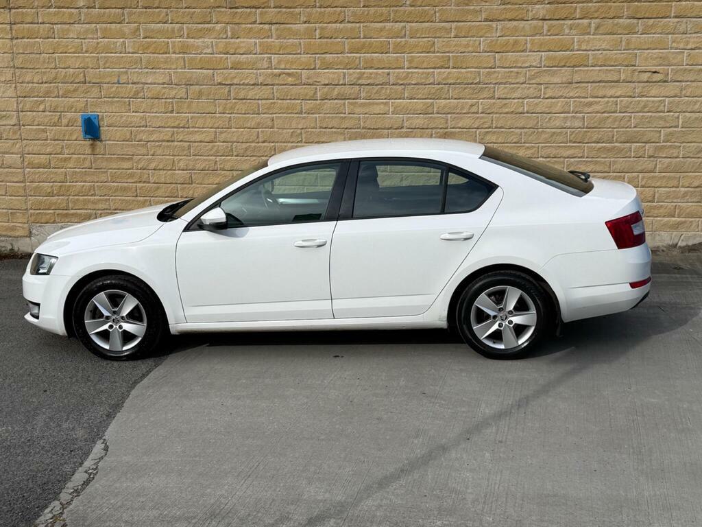 Skoda Octavia 1.6 Tdi Se Euro 5 S S White #2