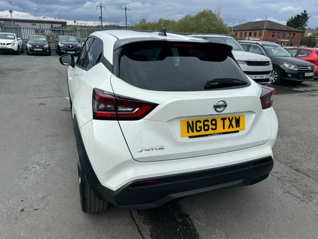 Nissan Juke 1.0 Dig T N Connecta Suv Eu NG69TXW White #6