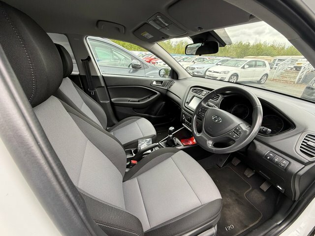 Hyundai I20 1.2 Play Edition Hatchback Eu SH69WKP White #2