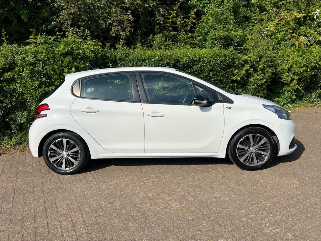 Peugeot 208 1.2 Puretech Xs Lime Euro 6 BF66JKZ White #2