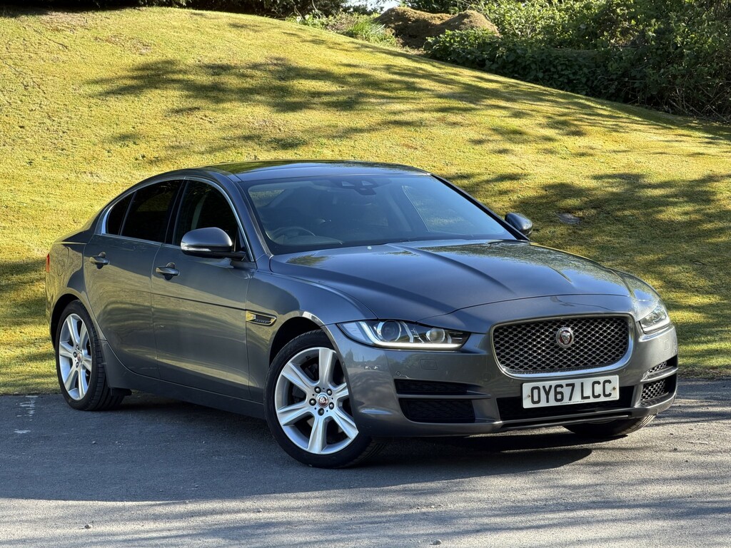Jaguar XE Saloon 2.0 D Portfolio 201767 Grey