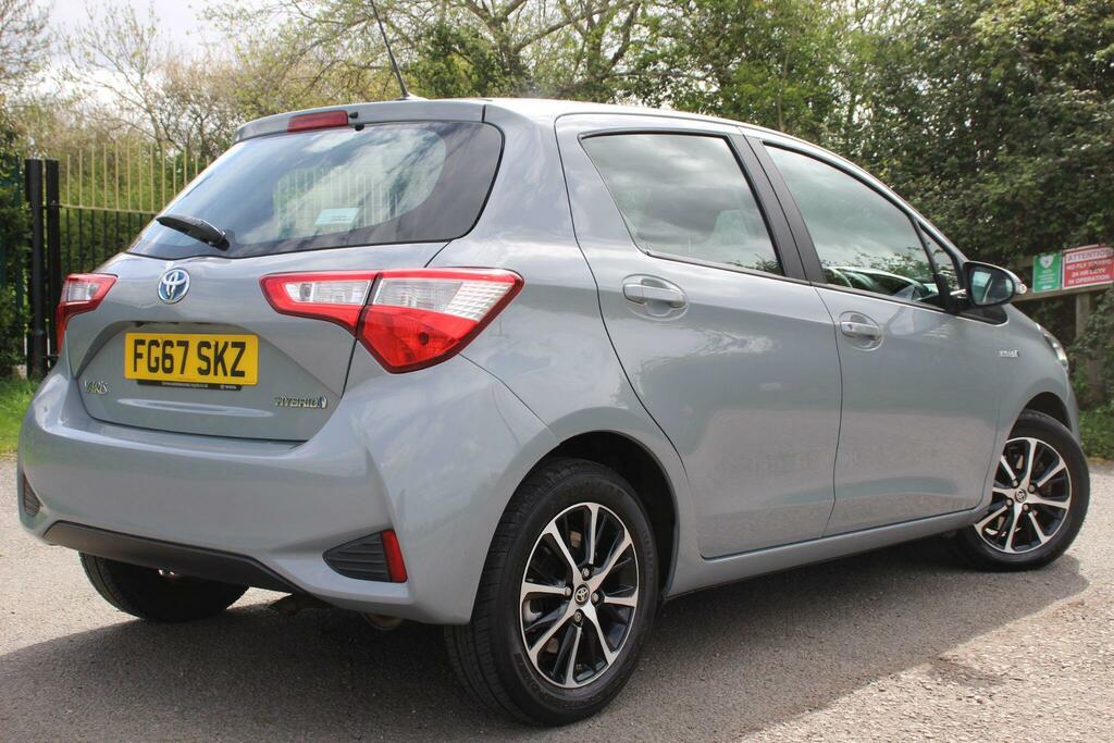 Toyota Yaris 1.5 Vvt-h Icon Tech E-cvt Euro 6 Ss FG67SKZ Grey #4