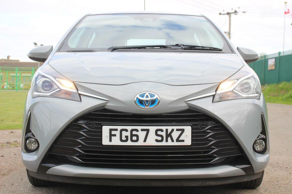 Toyota Yaris 1.5 Vvt-h Icon Tech E-cvt Euro 6 Ss FG67SKZ Grey #2
