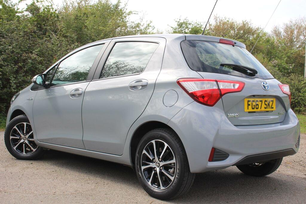Toyota Yaris 1.5 Vvt-h Icon Tech E-cvt Euro 6 Ss FG67SKZ Grey #6