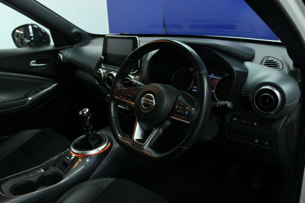 Nissan Juke 1L Tekna CK70BAO White #5