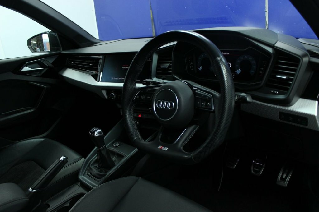 Audi A1 1L Black Edition HJ22VRW White #6