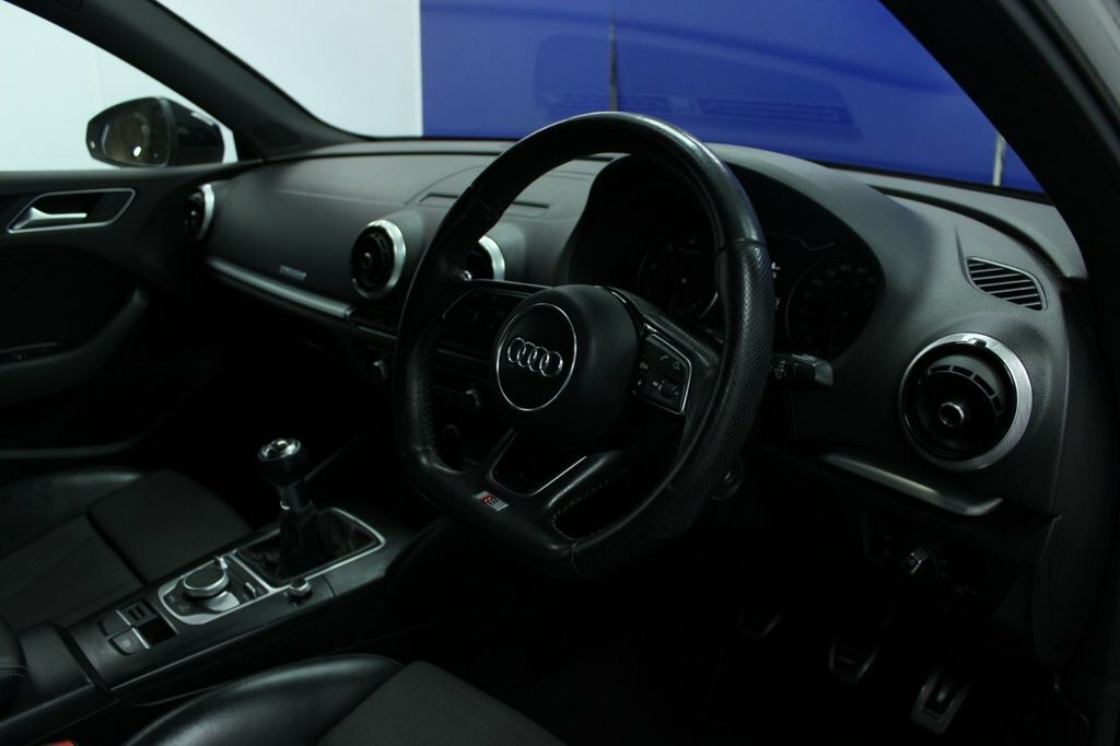 Audi A3 1.6L Black Edition FD17FMM White #5