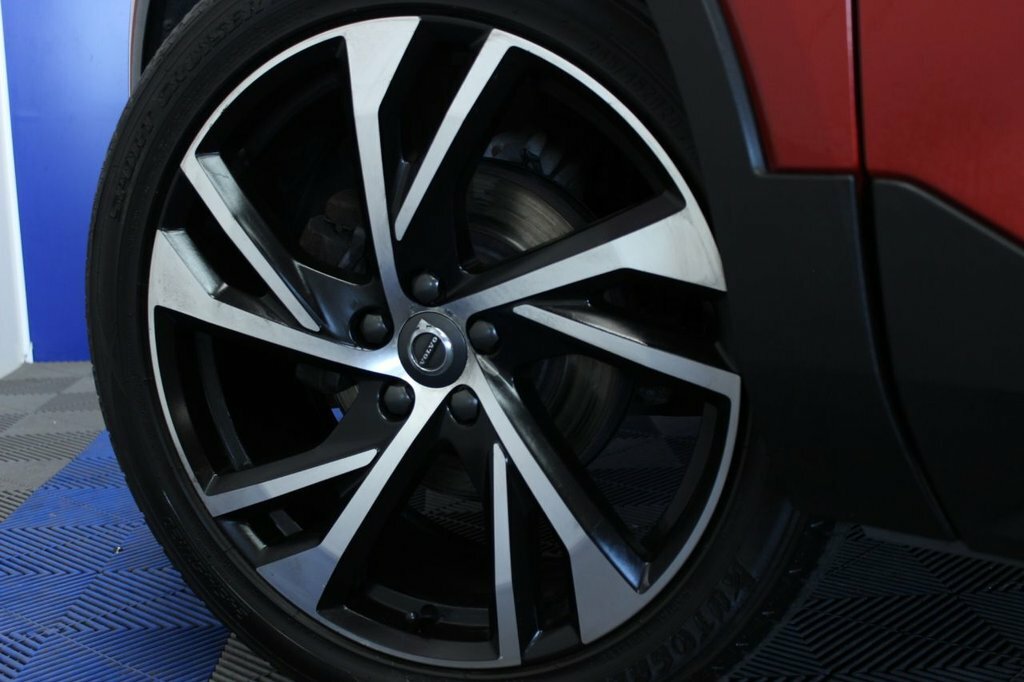 Volvo XC40 2L R-design Pro BC19NBO Red #4