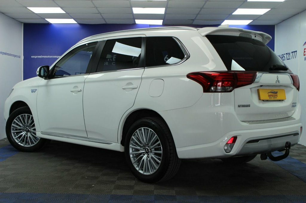 Mitsubishi Outlander 2.4L Juro DT19AMV White #3