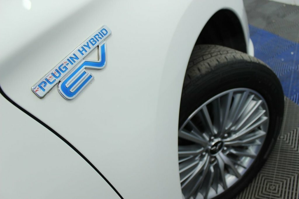 Mitsubishi Outlander 2.4L Juro DT19AMV White #2