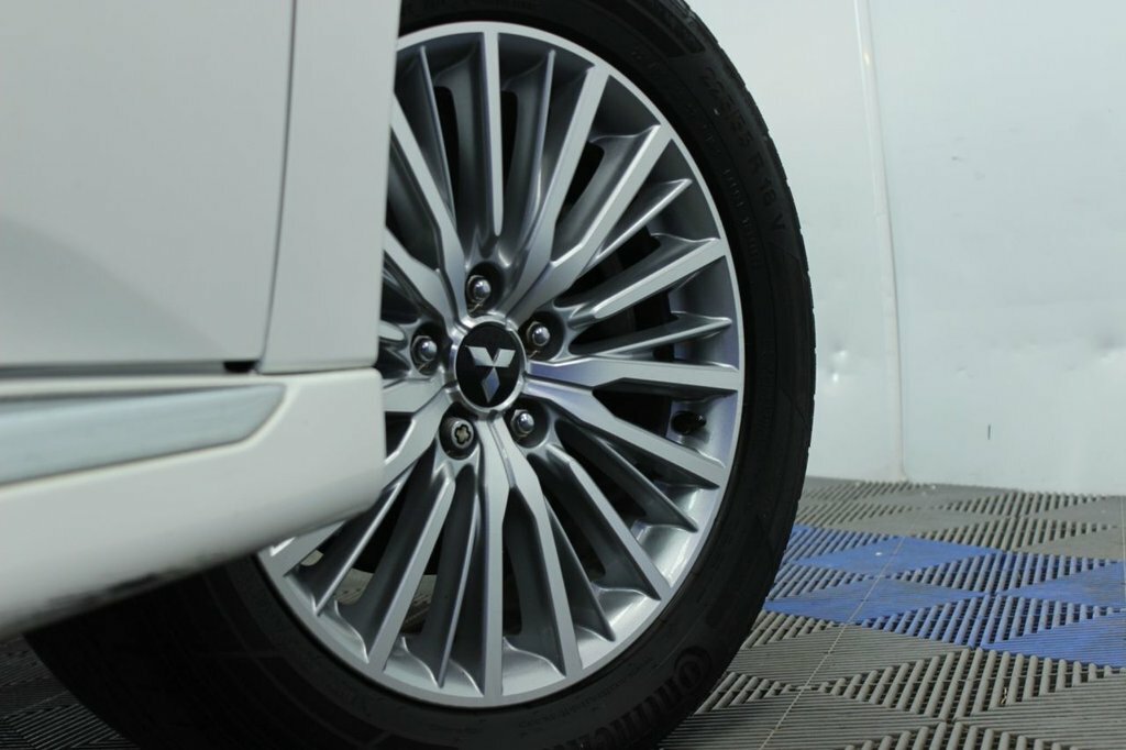 Mitsubishi Outlander 2.4L Juro DT19AMV White #4
