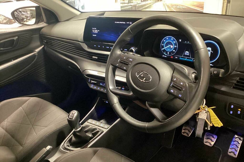 Hyundai Bayon 1.0 Tgdi 48V Mhev Premium LT72UDV Black #4