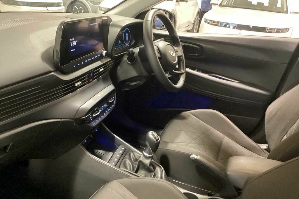 Hyundai Bayon 1.0 Tgdi 48V Mhev Premium LT72UDV Black #2
