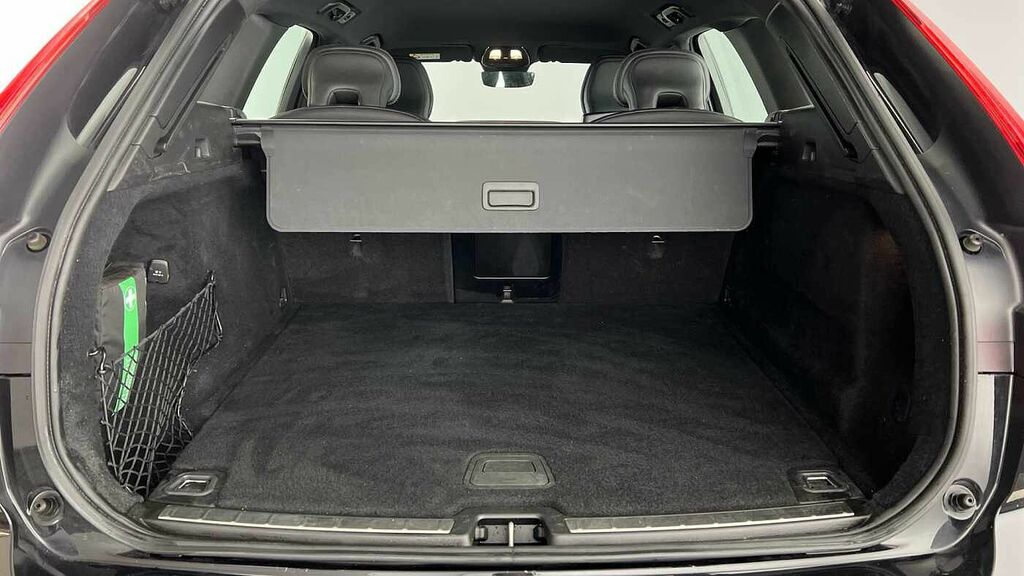 Volvo XC60 Plus, B4 Mild Hybrid, Dark YW72AVJ Black #5