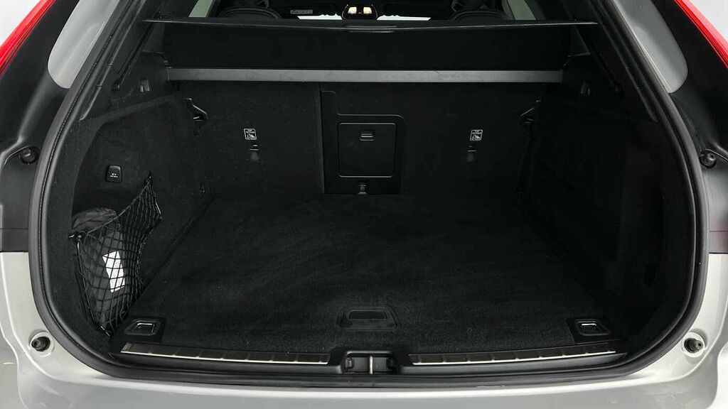 Volvo XC60 Plus, B4 Mild Hybrid, Dark BW72VOK Silver #5