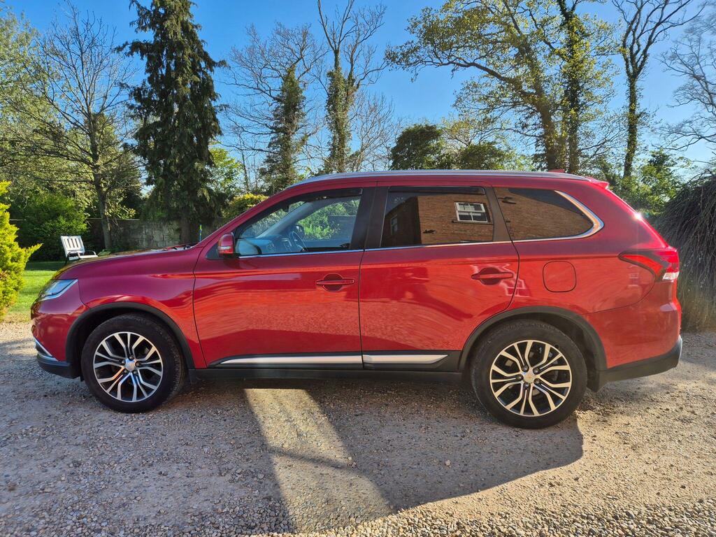 Mitsubishi Outlander 2.2 Di-d 4 4Wd Euro 6 Red
