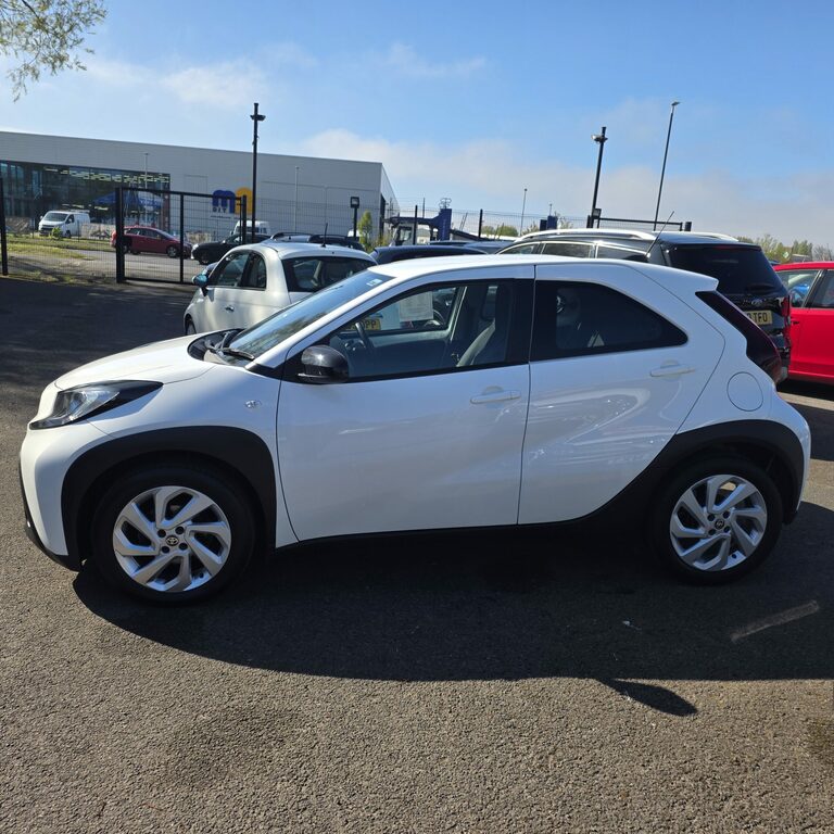 Toyota Aygo X 1.0 Vvti Pure Edition 2023 ML72XYU White #2