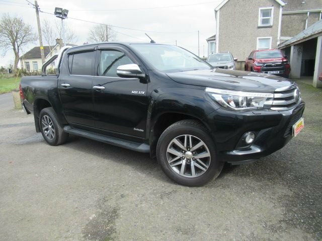 Toyota HILUX 2.4L Invincible Black
