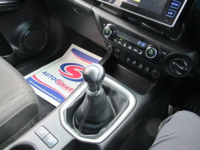 Toyota HILUX 2.4L Invincible JB04JEB Black #5