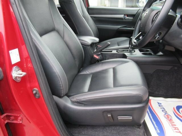 Toyota HILUX 2.8L Invincible X NV73YHW Red #3