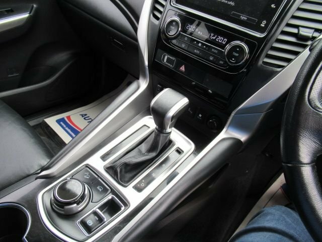 Mitsubishi Shogun Sport 2.4L 4 Silver #4