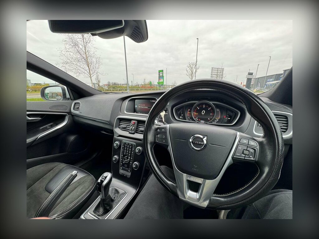 Volvo V40 2.0 D4 R-design Nav Plus Euro 6 Ss NA17KWE White #2