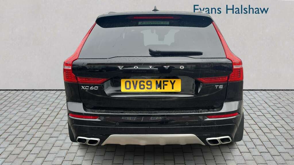 Volvo XC60 2.0 T5 250 Momentum Pro Geartronic 2019 OV69MFY Black #4