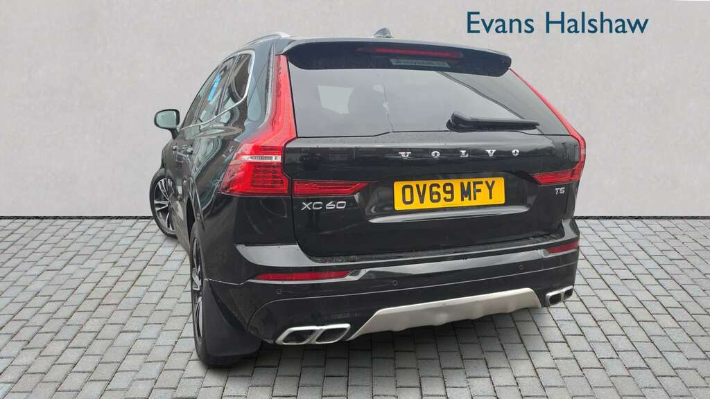 Volvo XC60 2.0 T5 250 Momentum Pro Geartronic 2019 Black