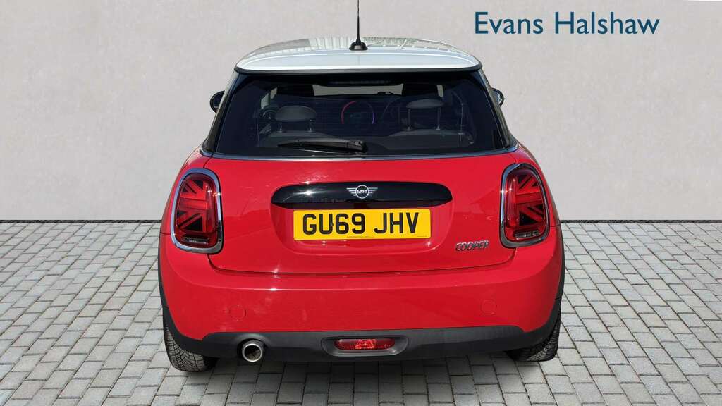 Mini Hatch 1.5 Cooper Classic II 2019 GU69JHV Red #4