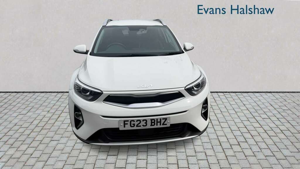 Kia Stonic 1.0T Gdi 99 2 2023 FG23BHZ White #2