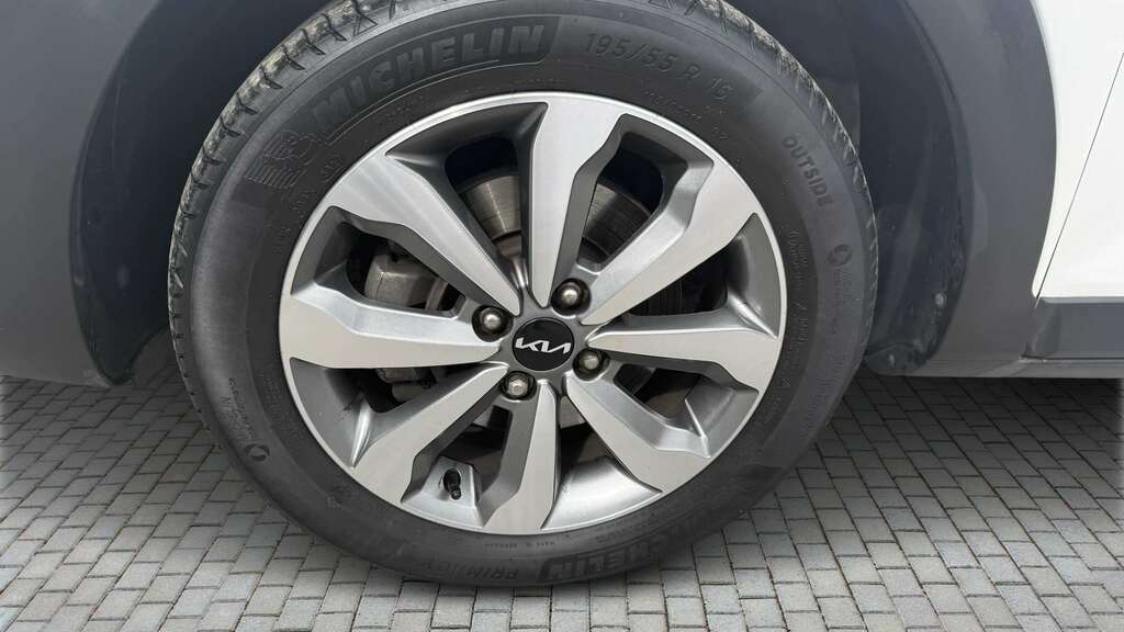 Kia Stonic 1.0T Gdi 99 2 2023 FG23BHZ White #4