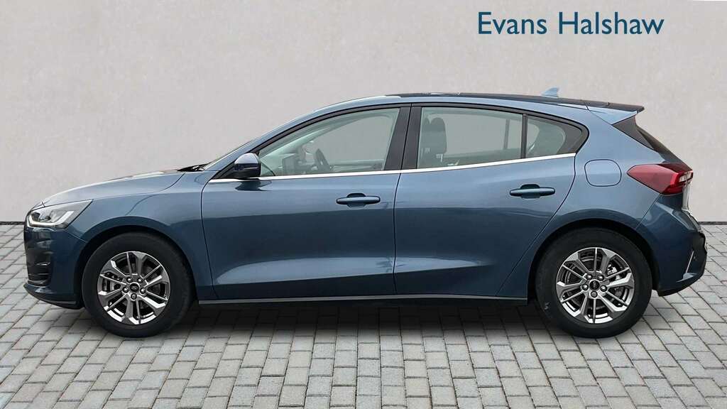 Ford Focus 1.0 Ecoboost Hybrid Mhev Titanium 2023 YC23EPD Blue #3