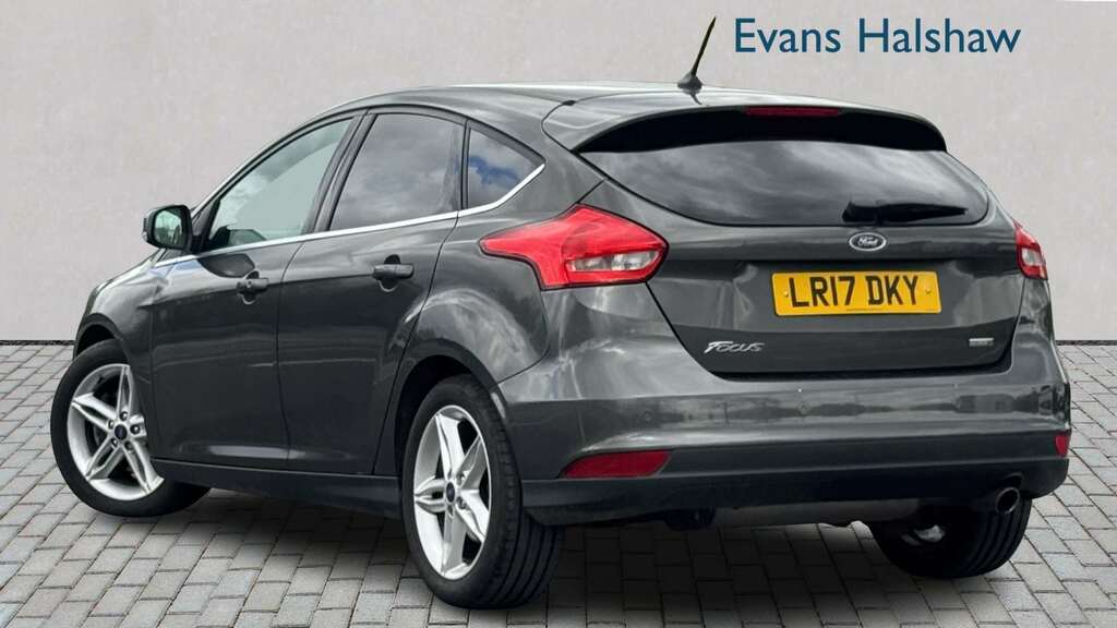 Ford Focus 1.5 Ecoboost Titanium 2017 Grey #2