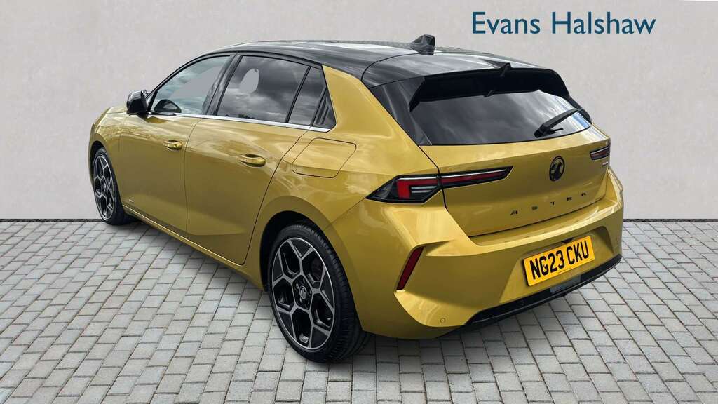 Vauxhall Astra 1.6 Plug-in Hybrid Ultimate 2023 Yellow #2