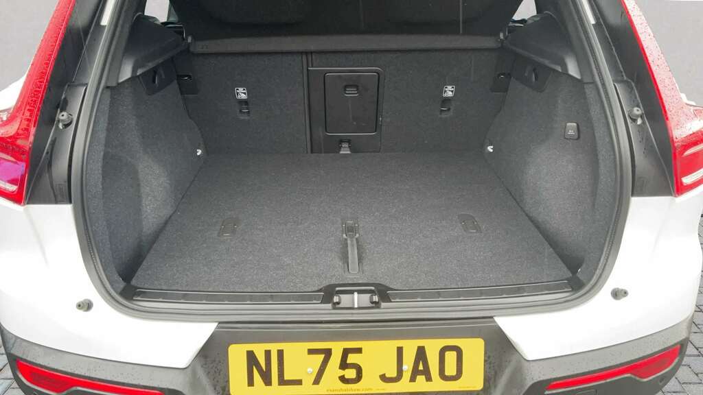 Volvo XC40 2.0 B4p Plus Dark 2025 NL75JAO White #6
