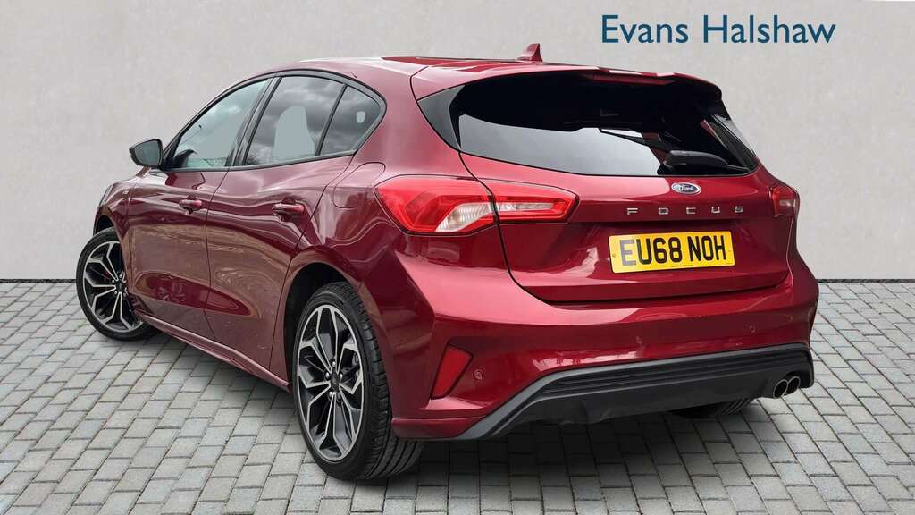 Ford Focus 1.0 Ecoboost 125 St-line X 2018 EU68NOH Red #2
