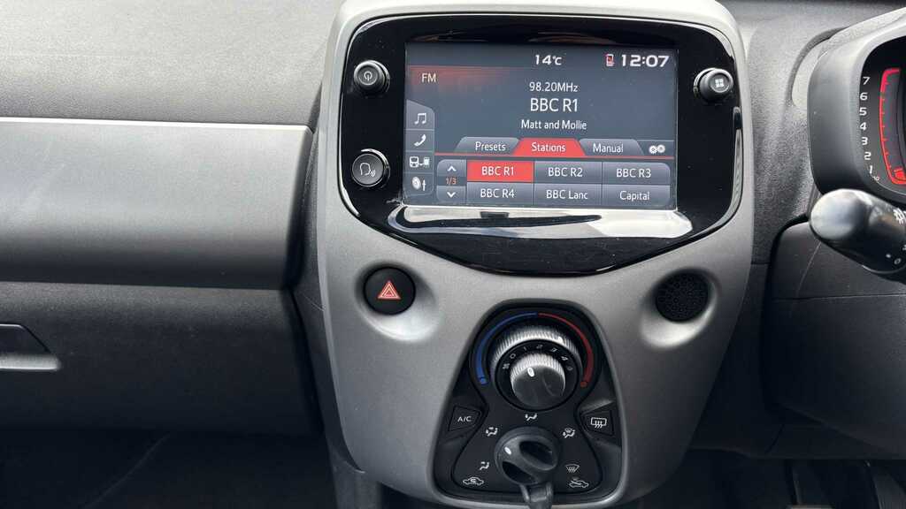 Toyota Aygo 1.0 Vvt-i X-play X-shift 2019 KY19PGL Red #2
