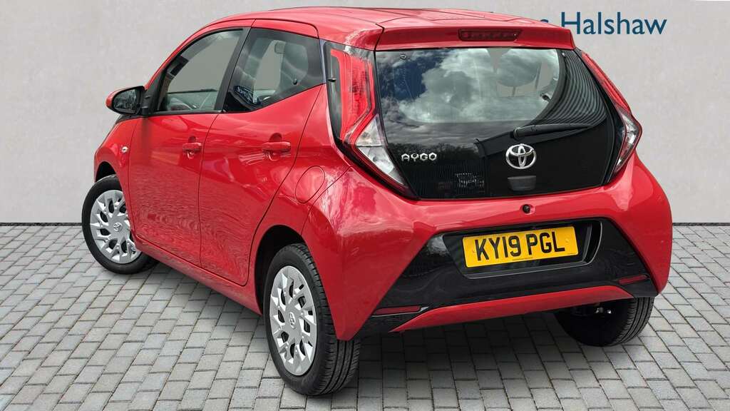 Toyota Aygo 1.0 Vvt-i X-play X-shift 2019 KY19PGL Red #3