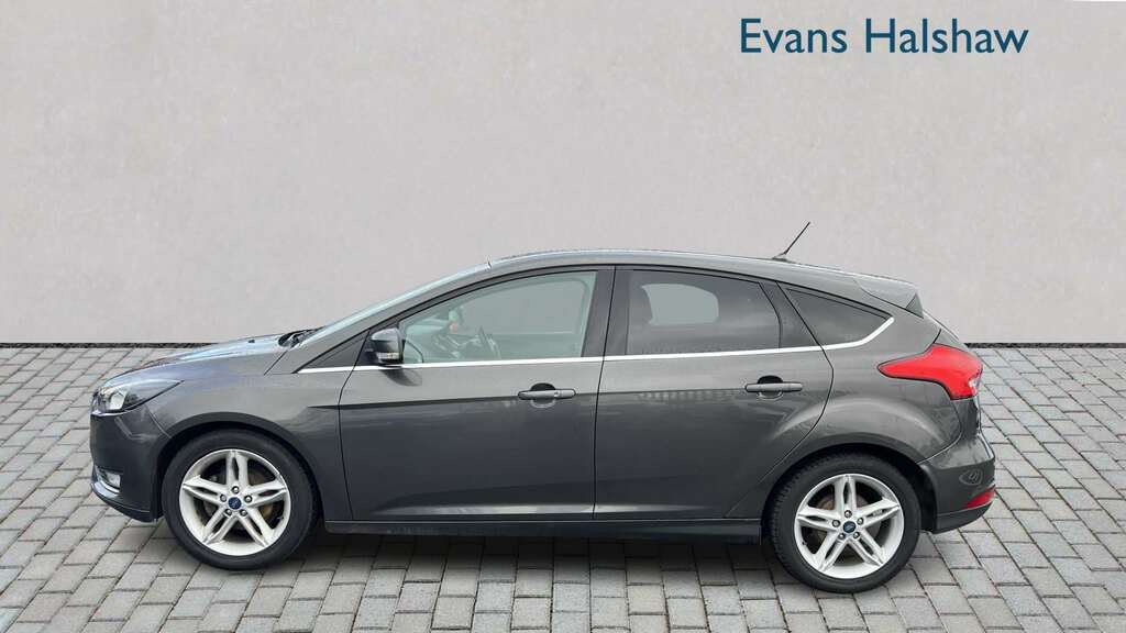 Ford Focus 1.5 Tdci 120 Titanium Navigation 2018 BG68TKC Grey #3