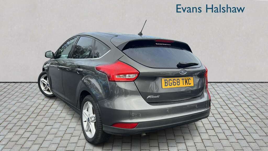 Ford Focus 1.5 Tdci 120 Titanium Navigation 2018 BG68TKC Grey #2