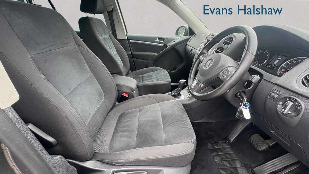 Volkswagen Tiguan 2.0 Tdi Bluemotion Tech Match Dsg 2014 NL14CVF Grey #3